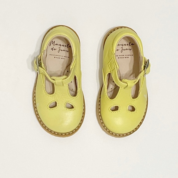 MANUELA DE JUAN little girls pale yellow leather Mary Jane dress shoes - Picture 2 of 8